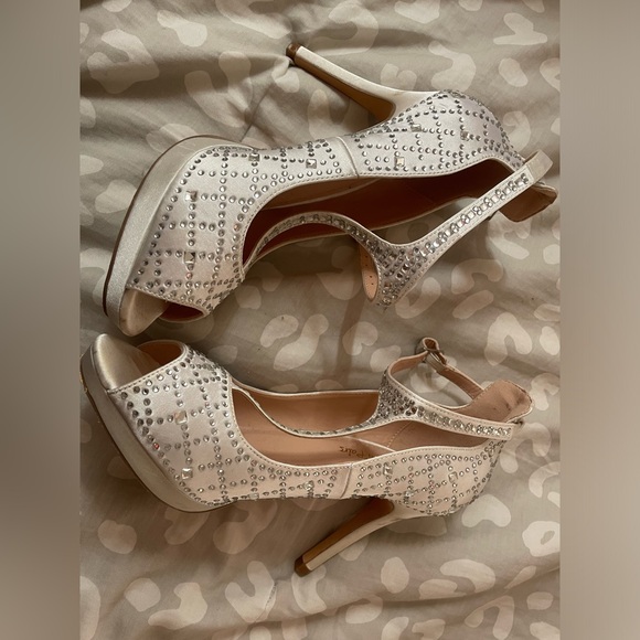 Dream Pair Heals - Picture 3 of 3